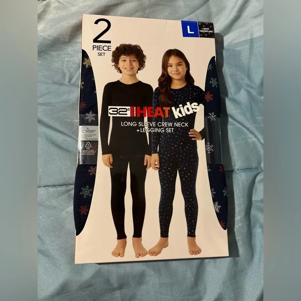 32 Degrees Kids Long sleeve crew neck Navy and Blue Snowflake Legging Set